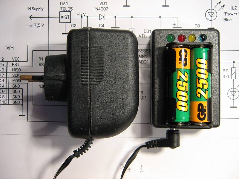 Зарядное устройство для NI-Сd и Ni-Mh аккумуляторов 4,8 В